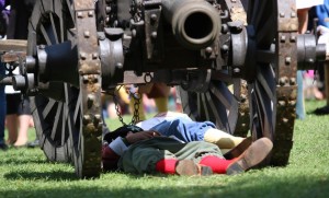 Mittagsschlaf unter der Kanone